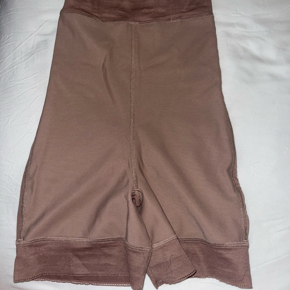 Sculpt & Lift Short - Picture 1 of 10